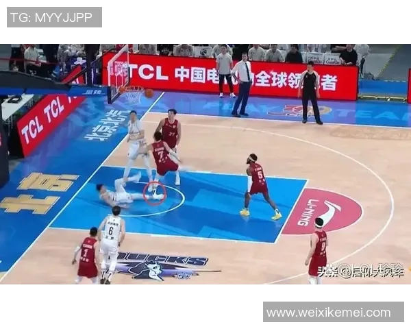 CBA新疆队与广东队激战正酣谁能在这场巅峰对决中笑到最后